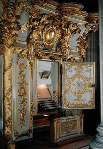 Orgel met de deur open, in de kapel door French School