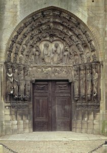 Portaal en omliggende sculpturen met bijbelse figuren en scènes inclusief de graflegging door French School