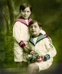 Portret van twee jongens ca. 1898 door French School