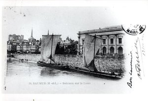 Ansichtkaart met schepen op de Loire bij Saumur, Frankrijk, voor 1914 door French School