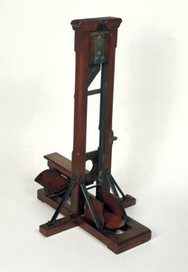Verminderd model van een guillotine (hout en metaal)