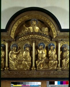 Romaans kunst: altaarstuk van Pinksteren: antependium in hout, koper en email. Detail. Uit Stavelot (Maas) Rond 1160-1170. Parijs, Nationaal Museum van de Middeleeuwen, Thermes de Cluny