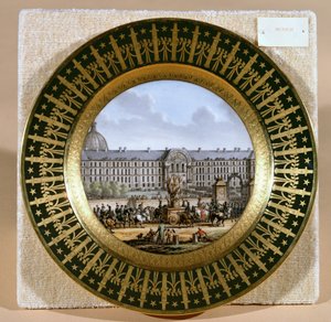 Sevres bord dat de aankomst van het zwaard van Frederik II de Grote uitbeeldt, in het Hotel des Invalides