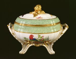 Sevres terrine uit de Eden dienst, schildersmerk Pierre-Joseph Rosset, 1788