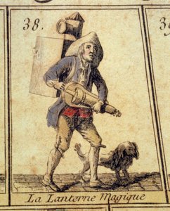 De Toverlantaarn Apparatuur gebruikt voor lichtprojecties. Detail van een ganzenbordspel van de kreten en oude beroepen van Parijs. 18e eeuw Privécollectie