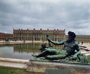 De Rhône, fontein door Jean-Baptiste Tuby (1630-1700) met het kasteel op de achtergrond