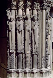 Onbekende figuur, koning Salomo, de koningin van Sheba en koning David, jambfiguren van het Koninklijk Portaal, 1140-55