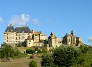 Uitzicht op Kasteel Biron, 15e-16e eeuw door French School