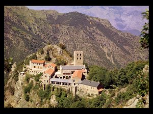 Uitzicht op de abdij van St. Martin du Canigou