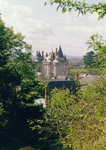 Uitzicht op het gerestaureerde kasteel vanuit het noordwesten, gebouwd voor Jean Bourre, minister van Lodewijk XI van Frankrijk in c.1465 door French School