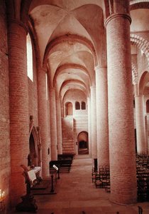 Uitzicht op het zuidelijke zijbeuk, kijkend naar het narthex