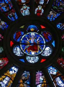 Raam met Christus met drie engelen en drie zielen