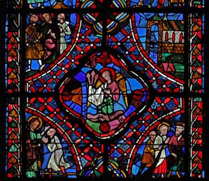 Raam met de tweede sectie van het St. Jacobus raam, w5: in het midden zijn de spijkers van de Passie; Philetus wordt bekeerd; Hermogenes met St. Jacobus; een kerk; St. Jacobus met 2 mannen door French School