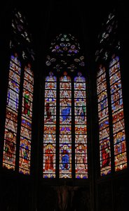 Raam w0 met tracery lichten en baldakijn toppen in de oostelijke kapel door French School
