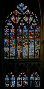 Raam w135 met de Geschiedenis van het Ware Kruis door French School