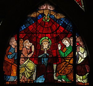 Venster w14 met de Maagd Maria en de apostelen bij Pinksteren