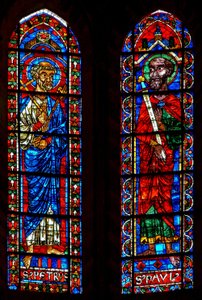 Raam w202 met St. Petrus en St. Paulus