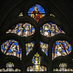 Raam w210 met St. Jacobus en engelen