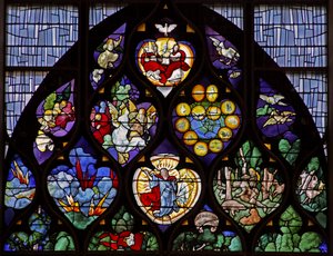 Raam w3 met afbeelding van de Drie-eenheid; de Maagd Maria als kind; de tenhemelopneming