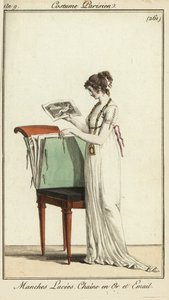 Vrouw die naar een portfolio van gravures kijkt