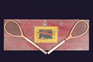 Originele doos voor een Sphairistike set (houten doos met rackets en label) door French and Co.