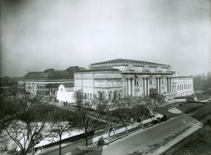 Het Metropolitan Museum of Art vanuit het zuidoosten, New York City, 1909 door G.P. Hall und Sohn