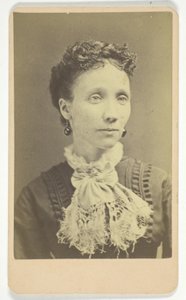 Zonder titel (Portret van een vrouw) door G. C. Gilchrest