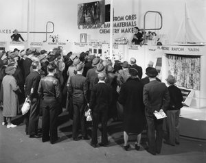 Productdemonstraties, Wereldtentoonstelling van New York, 1939 door Gabriel Moulin