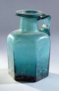 Hexagonale fles, 1e-2e eeuw door Gallo Roman