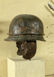 Helm met wangbeschermers, uit Alesia, Tene III