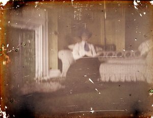 Vrouw zittend op een Bank, ca. 1910