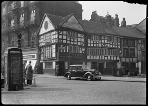 Old Wellington Inn, Old Shambles, Manchester, 1942 door George Bernard Wood