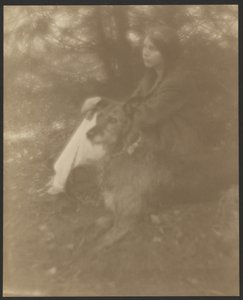 [Zittende vrouw met hond].