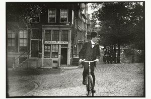 Fietser op de Keizersgracht in Amsterdam