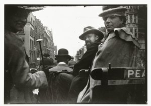 George Breitner en Marius Bauer in een rijtuig in Londen door George Hendrik Breitner