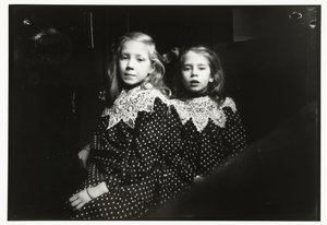 Portret van twee onbekende meisjes door George Hendrik Breitner