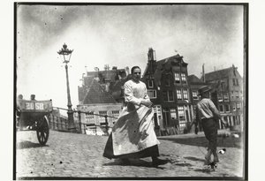 Straatgezicht op de kruising Lindengracht Lijnbaansgracht in Amsterdam