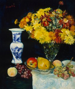 Bloemen in een Vaas en Fruit, ca. 1897-1931 door George Leslie Hunter