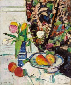 Stilleven met tulpen en fruit