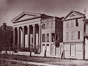 Hibernian Hall, Charleston, ca. 1864 door George N. Barnard
