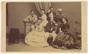 [Portret van een ongeïdentificeerde groep: vier vrouwen en drie mannen].