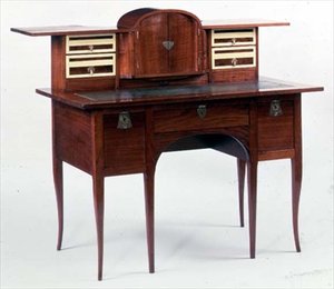 Bureau met messing inleg en beslag