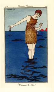 Vrouw in badpak tot haar enkels in de zee op een strand met een krab. Handgekleurde pochoir (stencil) ets naar een illustratie van George Barbier uit Tommaso Antongini