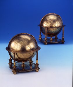 Paar globes, terrestrisch en hemels, met de Tughra en Latijnse inscriptie van Sultan Murad III, 1579 door Gerardus Mercator