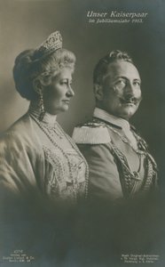 Kaiser Wilhelm II en Keizerin Augusta Victoria van Duitsland in hun Zilveren Jubileumjaar door German Photographer