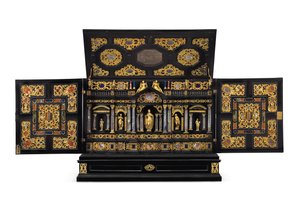 Een Augsburg tafel-kabinet, c.1630-40 door German School