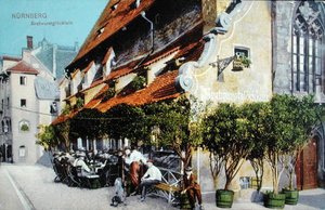 Ansichtkaart die het Bratwurstglocklein-restaurant in Neurenberg afbeeldt, voor 1914 door German School