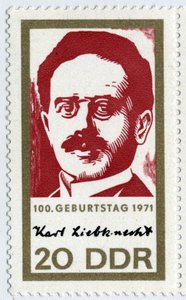 Postzegel met Karl Liebknecht (1871-1919), een Duitse revolutionaire communist, een van de oprichters van de Spartakistenbeweging (Spartakisme of Duitse Sociaal-Democratische Partij) door German School