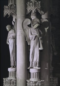 De Engelenzuil, in het zuidelijke transept, ca. 1230 door German School