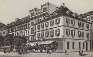Theater Cafe, Goldner Schild